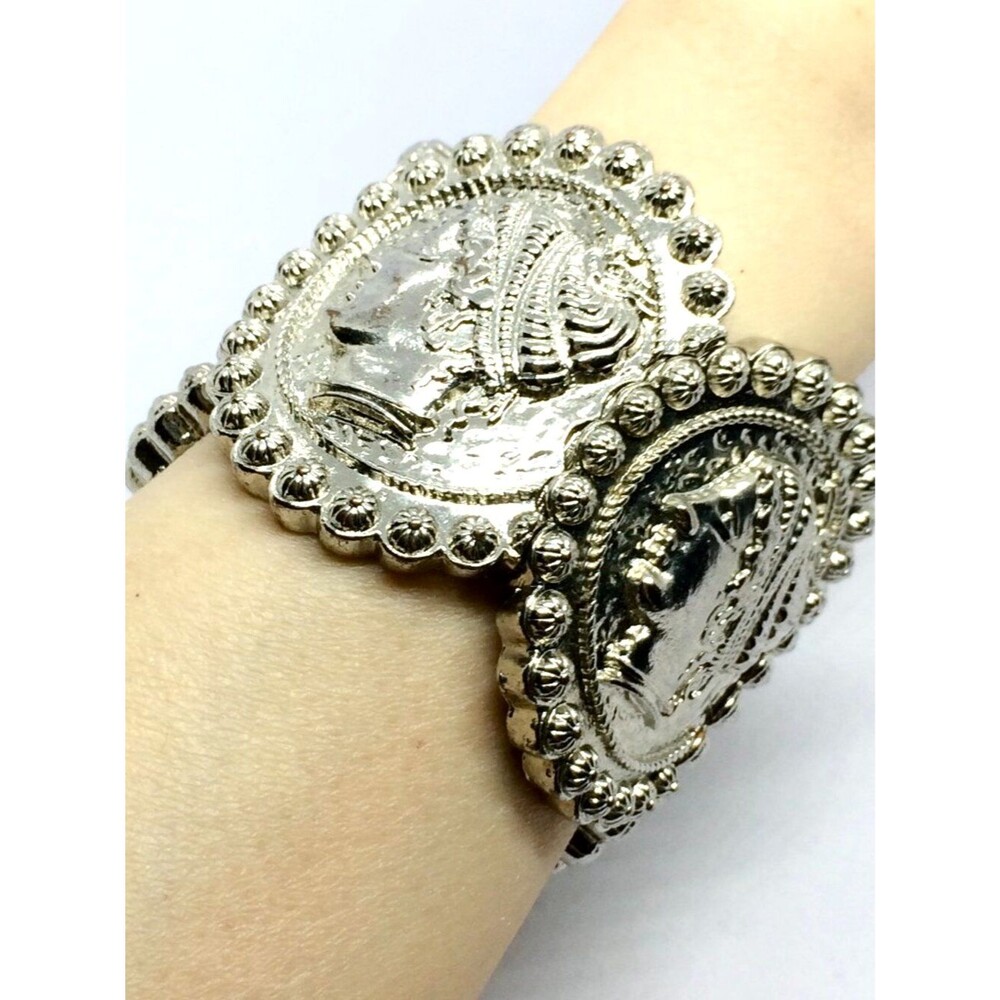 VINTAGE CAMEO BRACELET Antiqued Silver Tone Queen Profile Stretch Statement